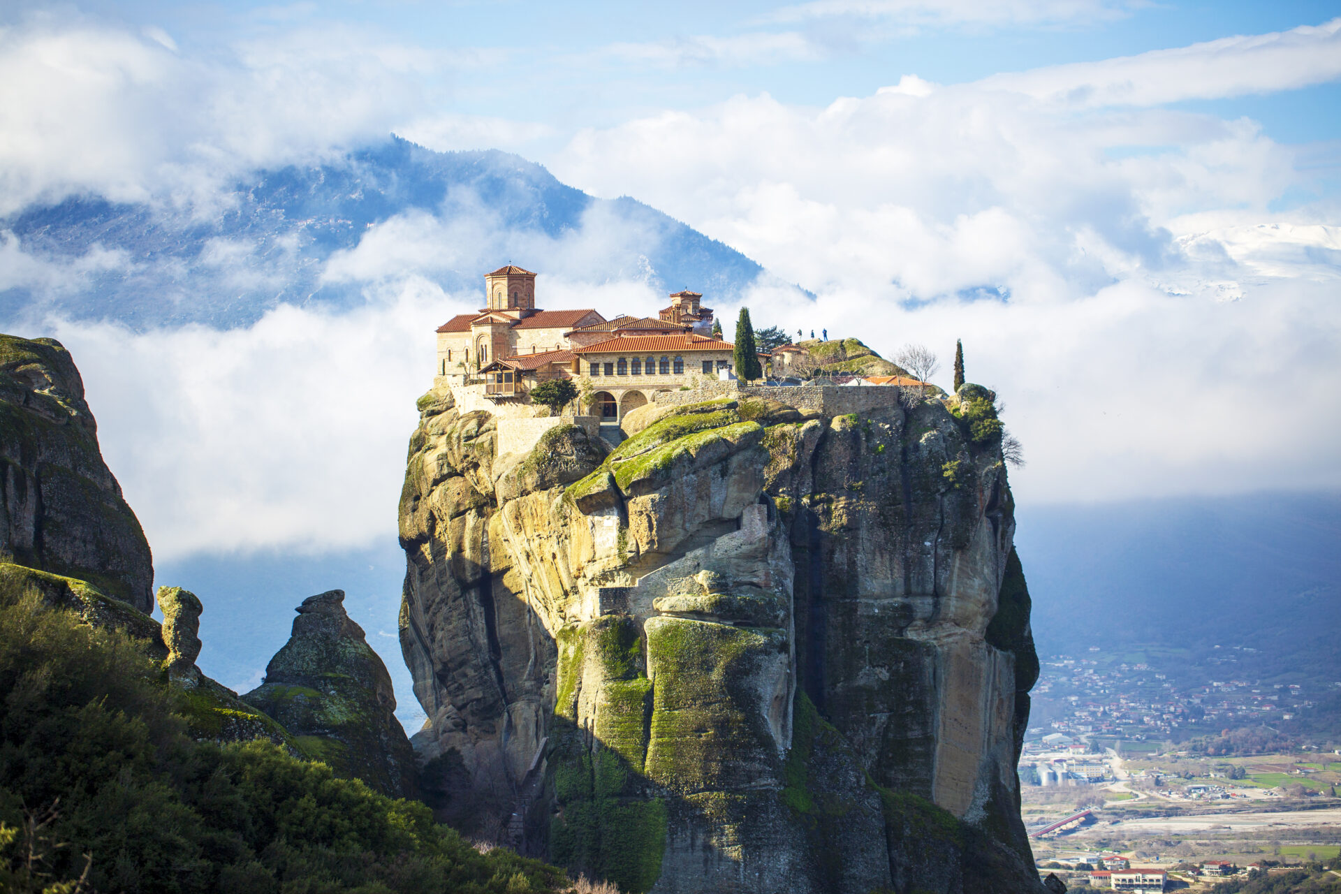Meteora monasteries clifftop Thessaloniki day trip